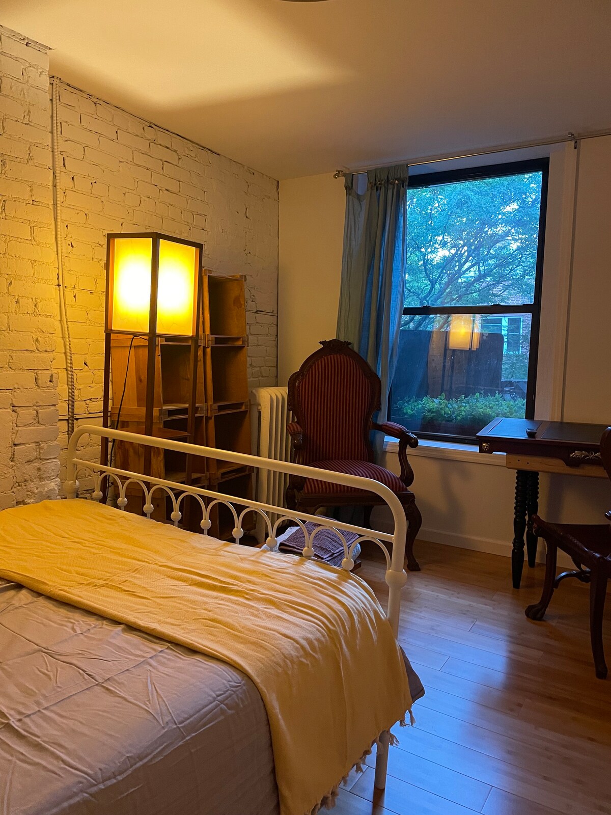 A private room in brooklyn heights