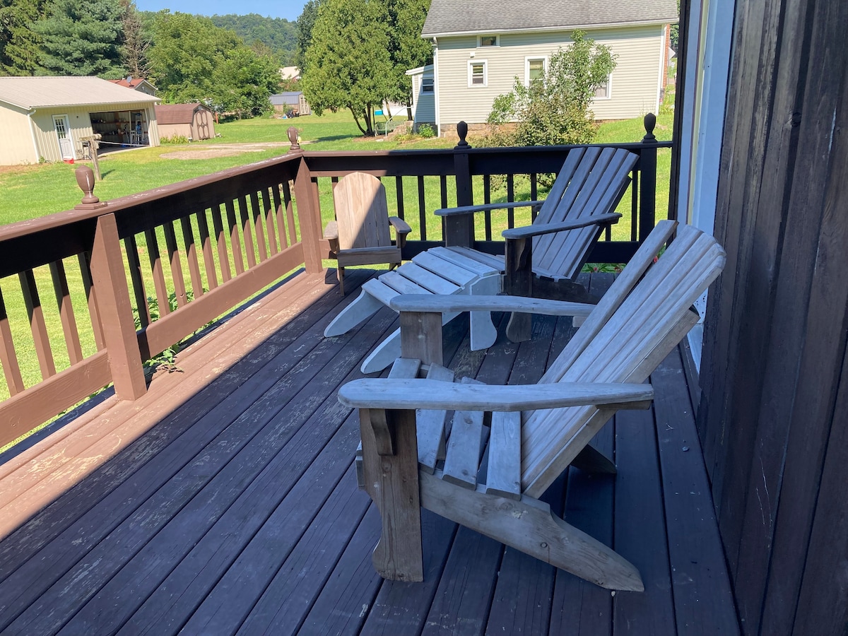 Glenmont Trail Barn Bunkhouse