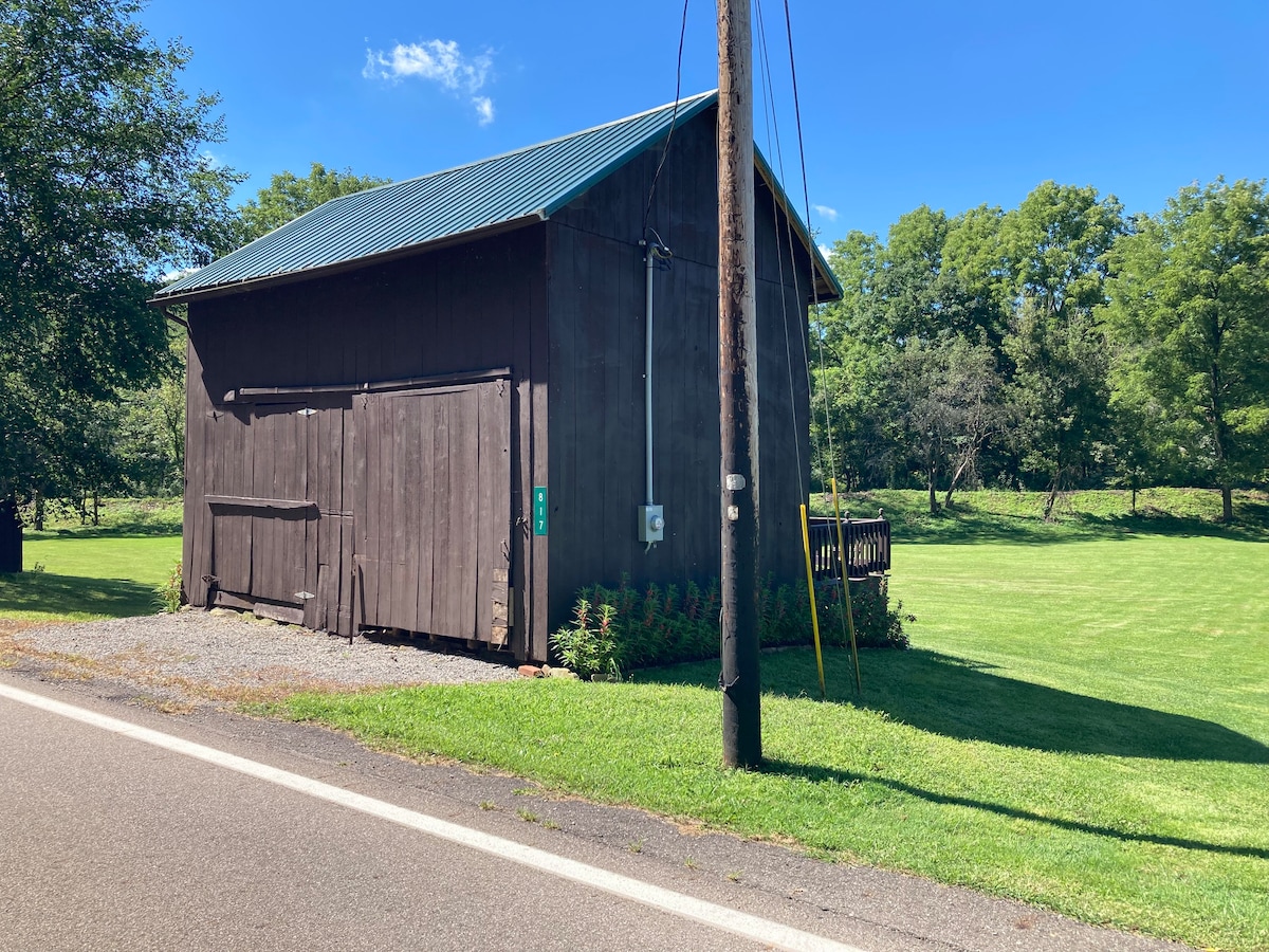 Glenmont Trail Barn Bunkhouse