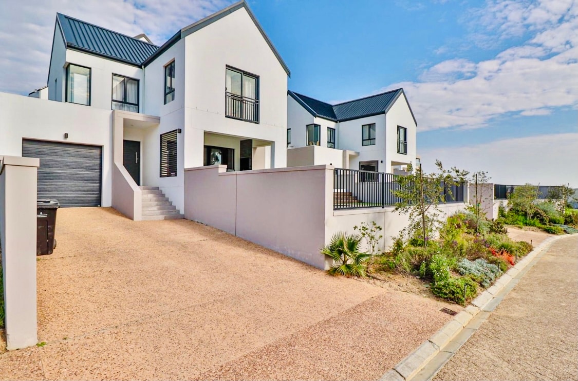 3 Bedroom Stellenbosch Estate House with Pool