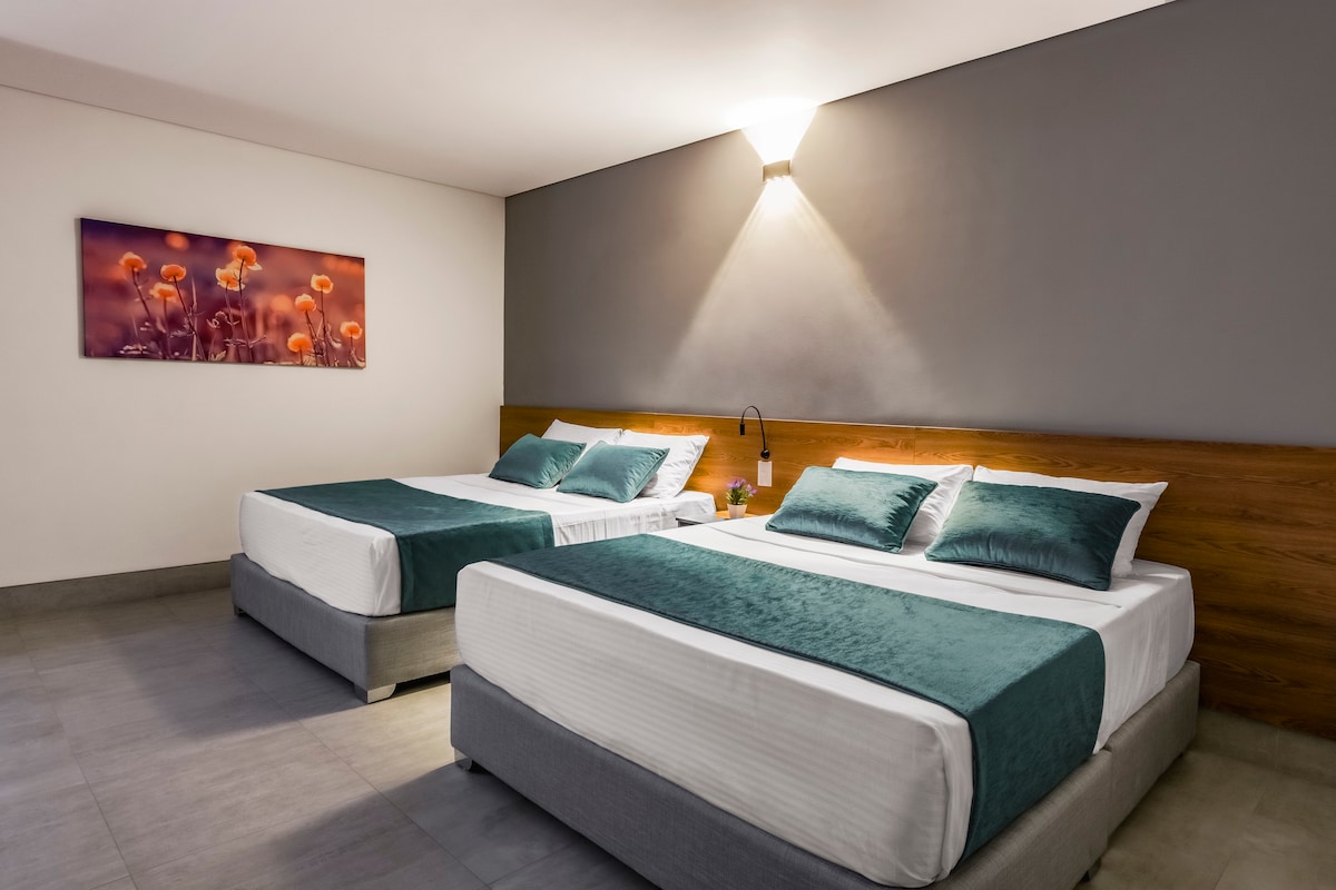 巴兰卡酒店客房，配有2张标准双人床