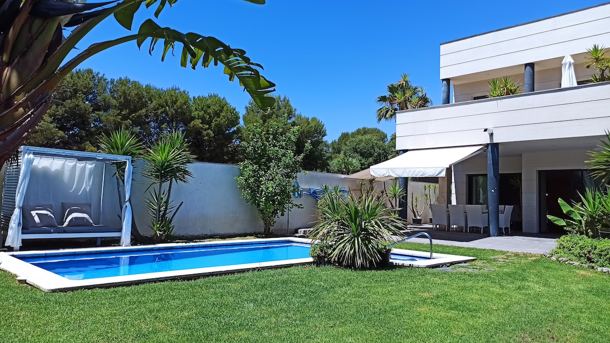 Villa in Calafell with pool, barbecue and garden