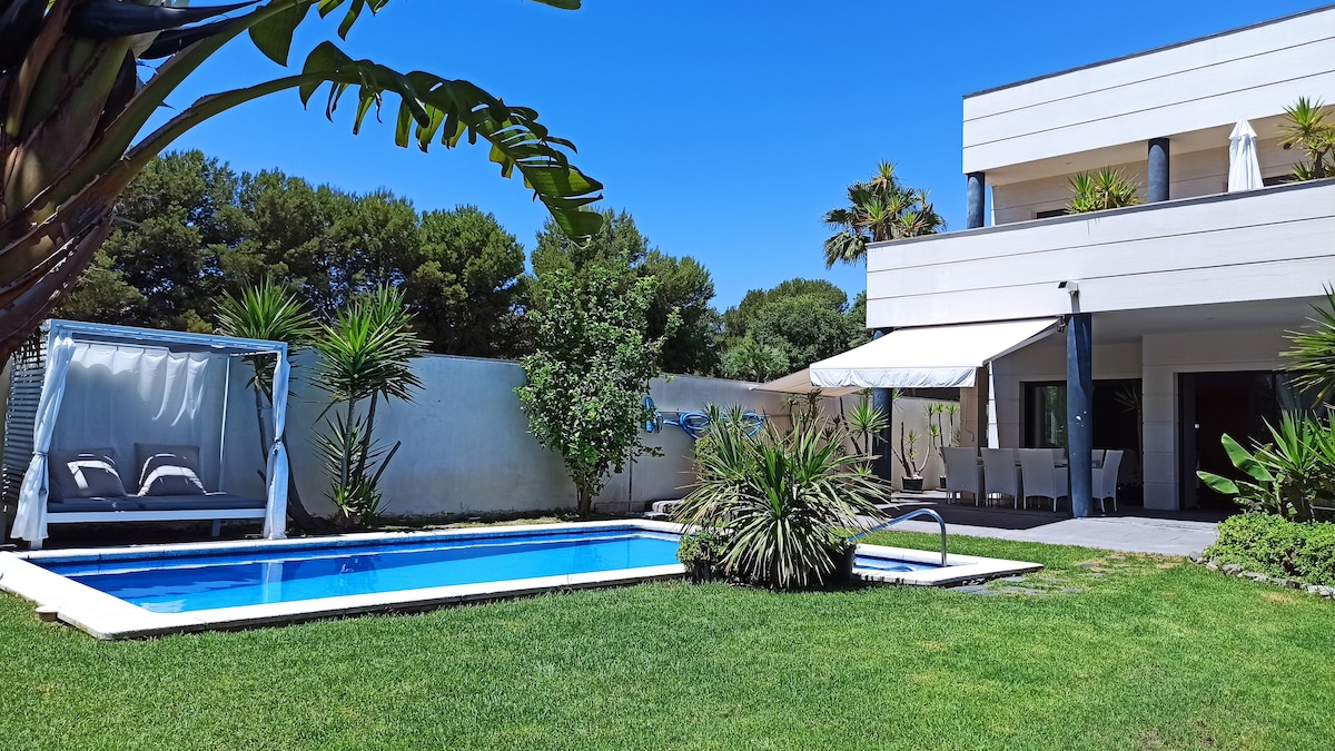 Villa in Calafell with pool, barbecue and garden