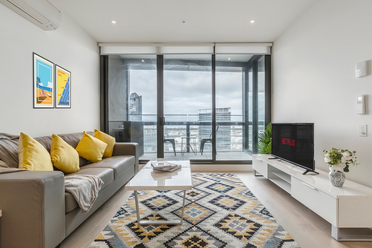 KULA Waterfront 1BR Apartment Docklands