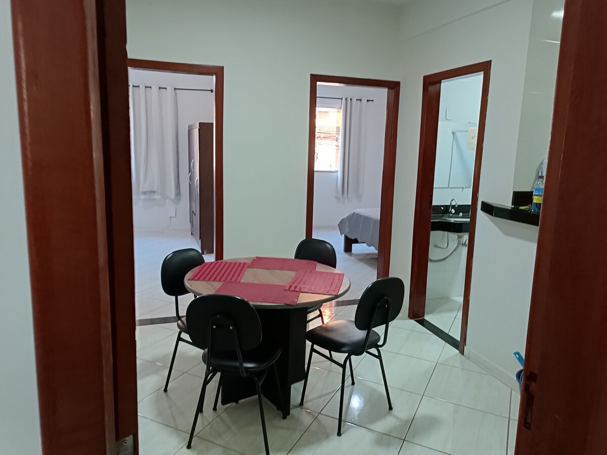 Apartamento com 02 quartos no primeiro andar