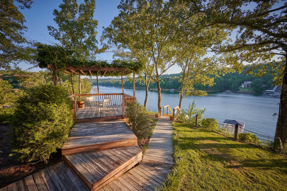在史密斯湖（ Smith Lake ）欣赏百万美元景观的湖畔别墅！