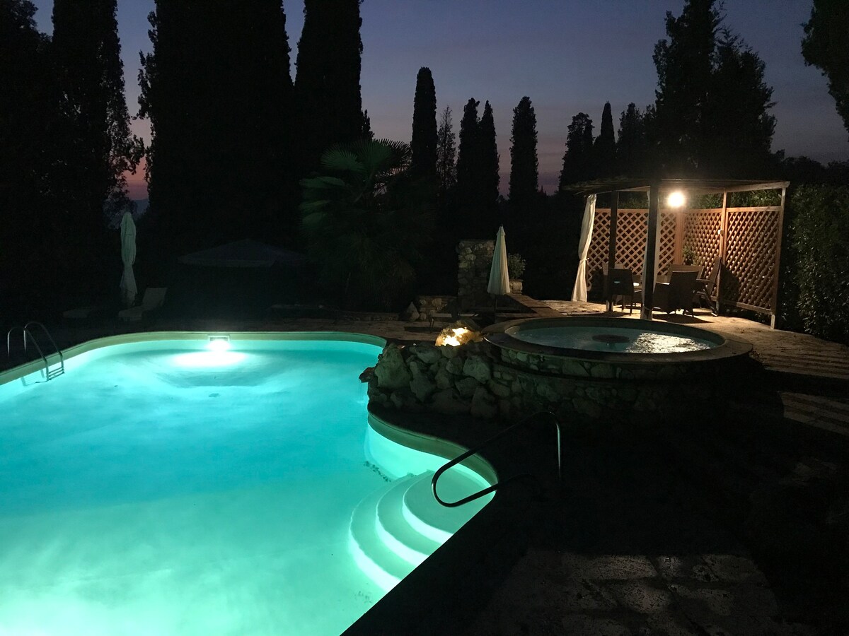 Casale Poggi Gialli美丽别墅私人泳池