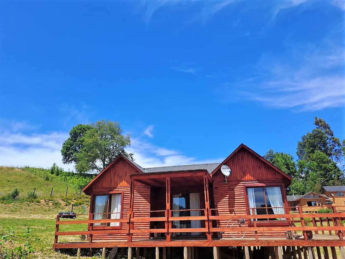 Encantadora cabaña, rodeada de naturaleza