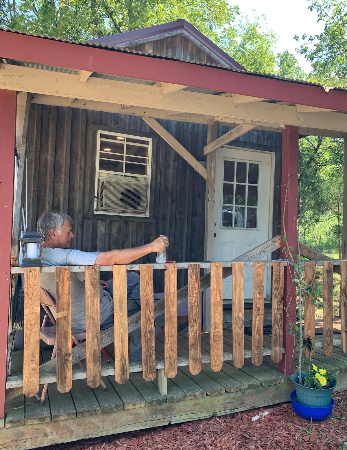 Cozy, Tiny House 1 with Fire Pit. Semi Secluded