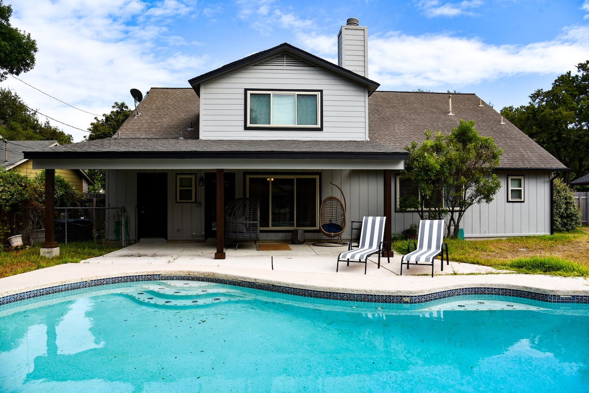 That 70s House -Fun 6 Bedroom W/Pool & Game Room