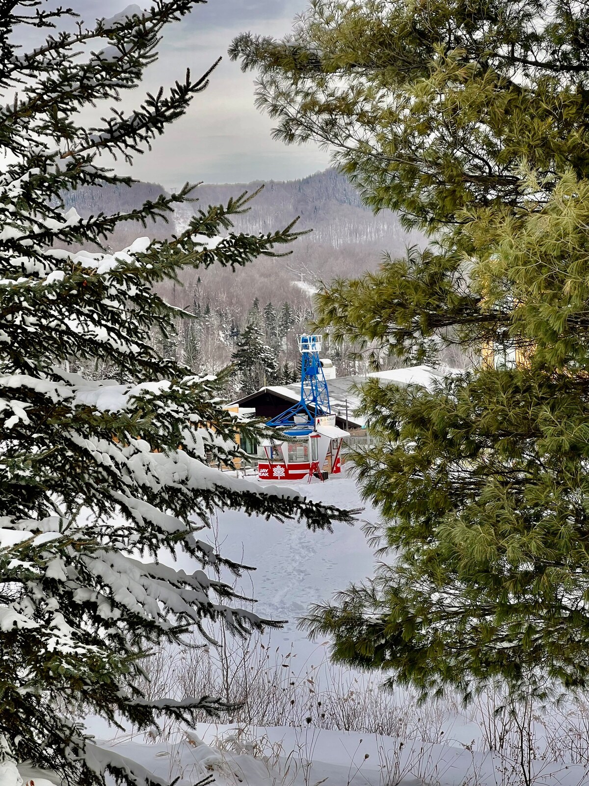 舒适滑雪进出Jay Peak Mountain公寓