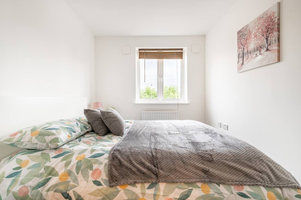 现代化高品质单卧室公寓，配有加大双人床