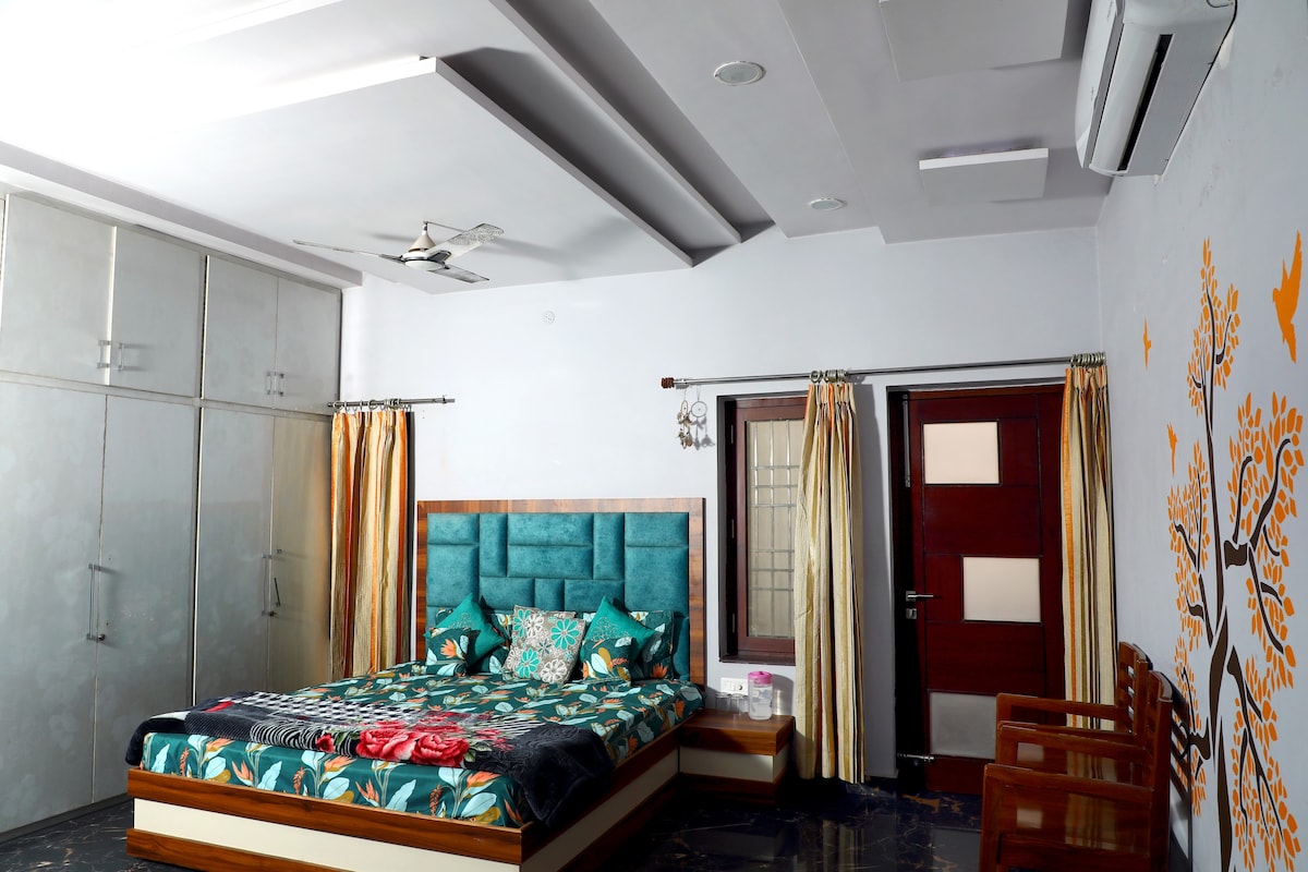 Super Deluxe room with balcony in Shiwalik Grand