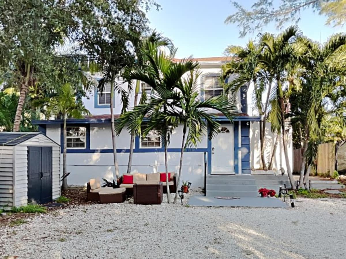 迈阿密客房，带独立卫生间，免费停车和花园