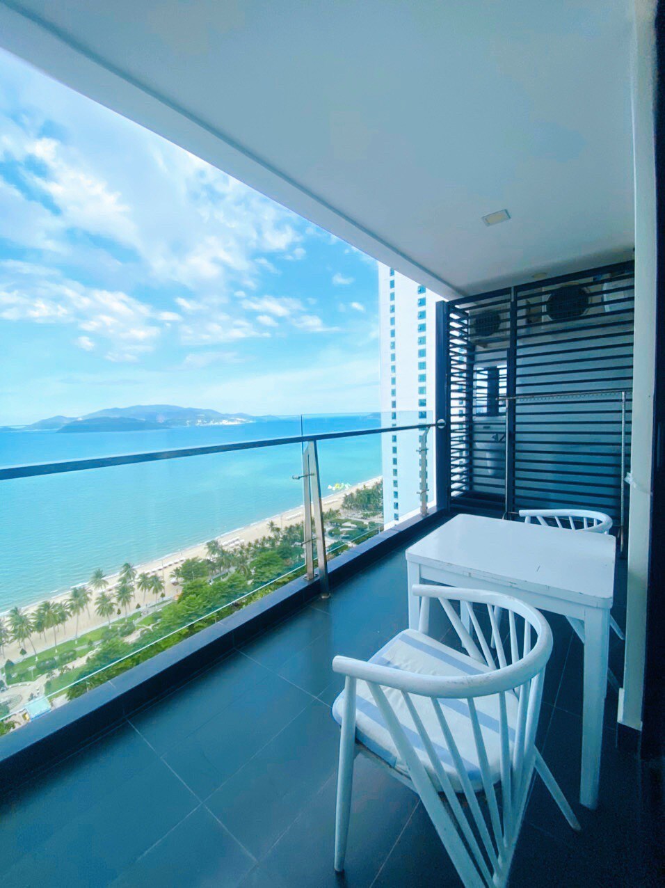 Sea view balcony 1 bedroom apartment in central