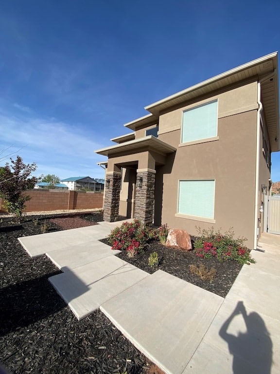 Modern 3 bedroom home within an hour of Zion NP