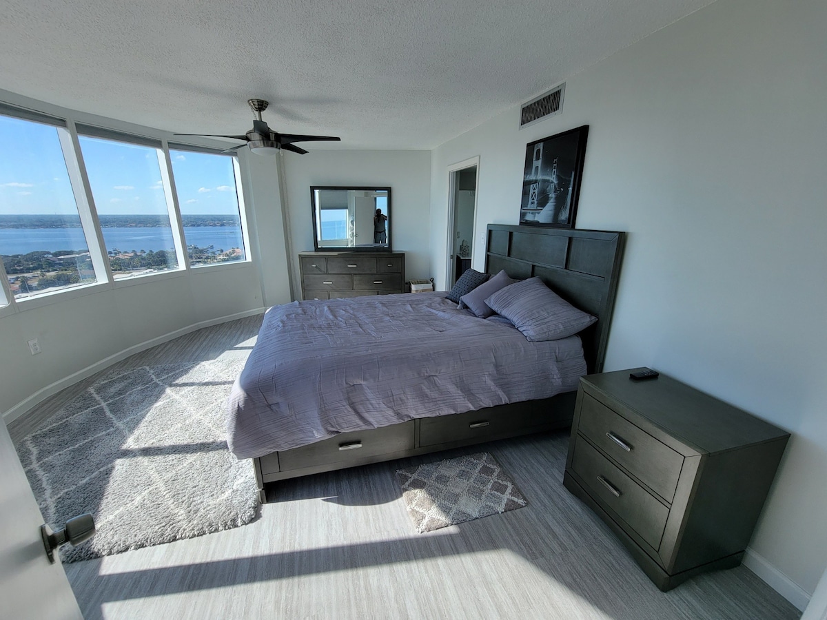 Direct Oceanfront 3 Bedroom 2 Bath Panoramic View