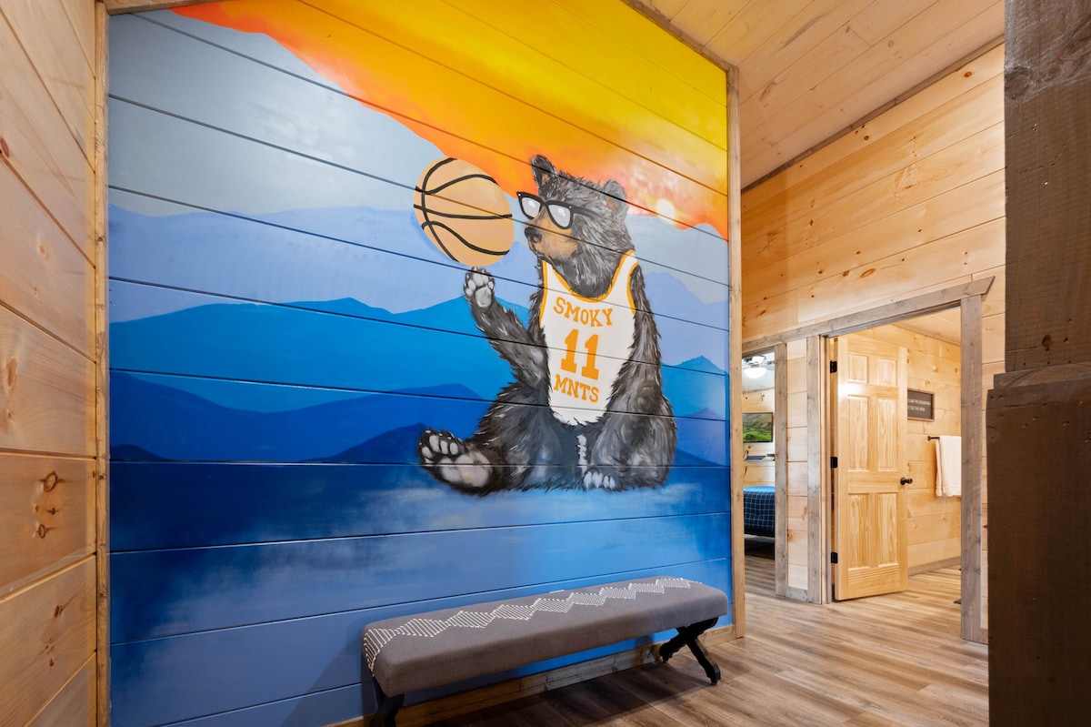 Sports Themed Cozy /Lux Cabin ~ Hot Tub & Fire Pit