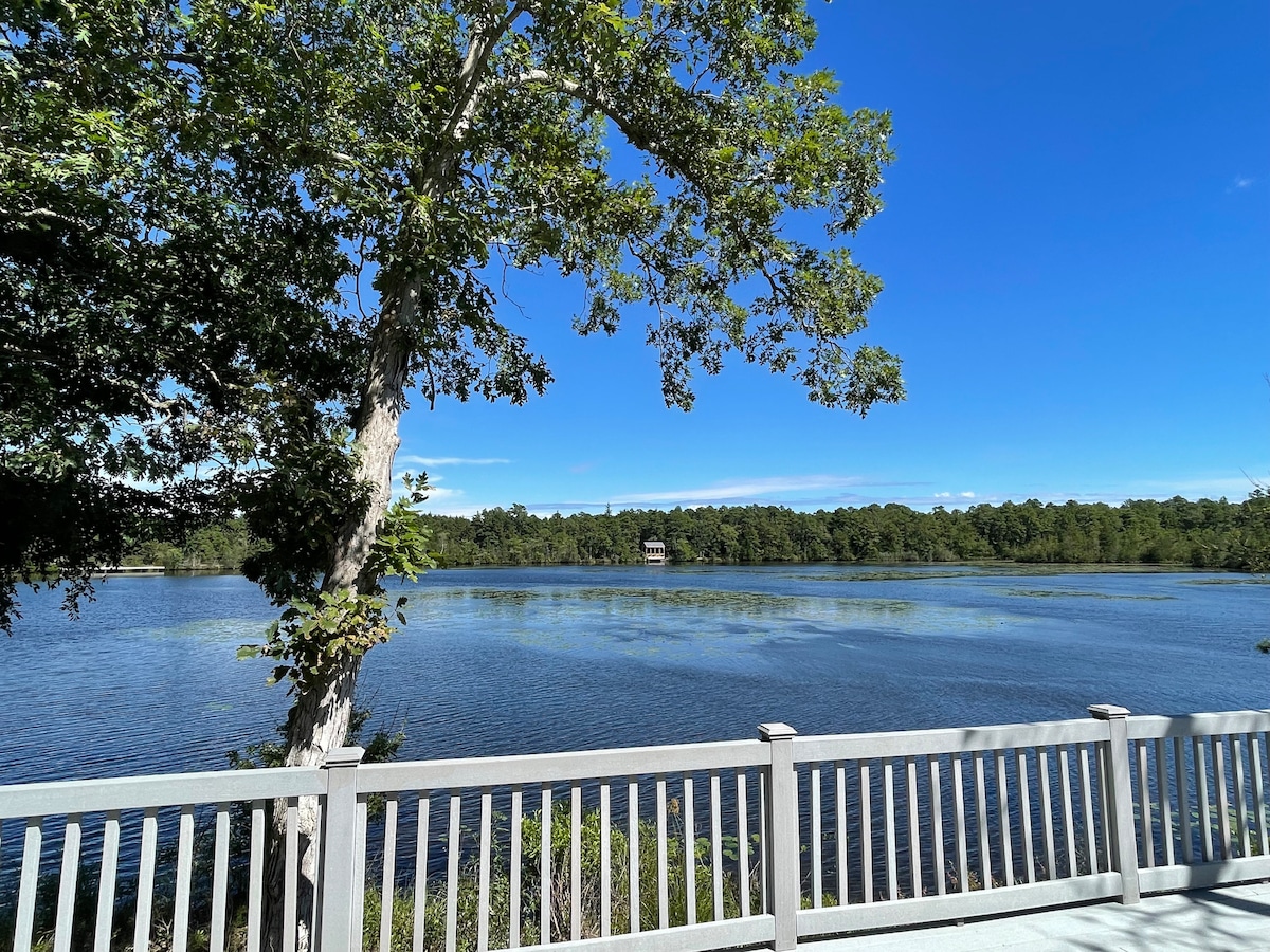 Bridge house  Romantic Lakefront cabin scenic view