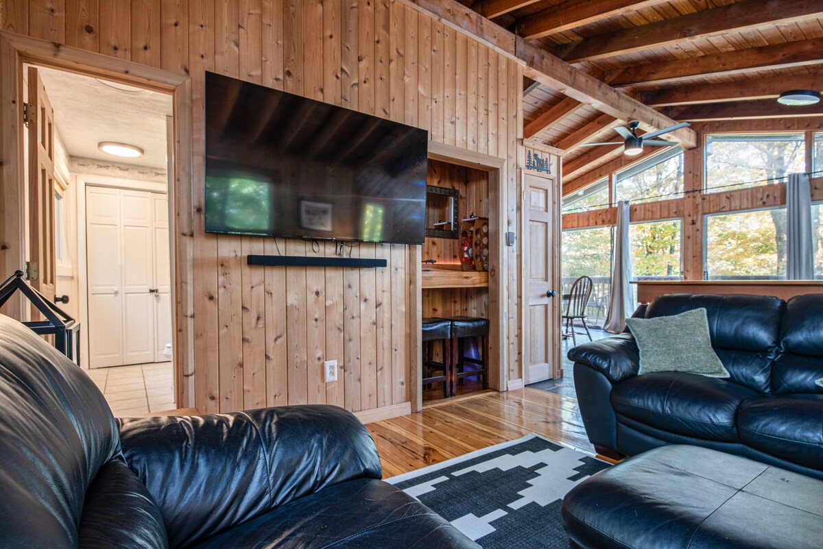 Cabin | Chalet | Mt Snow | Hot Tub & Pool Access