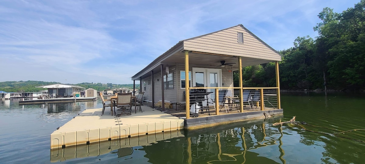 Beautiful and Cozy Floating Home on Norris Lake