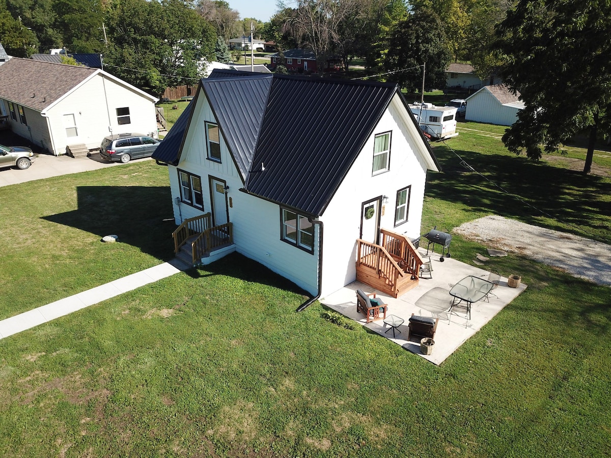 Cheerful 3 bedroom home in a quiet small town