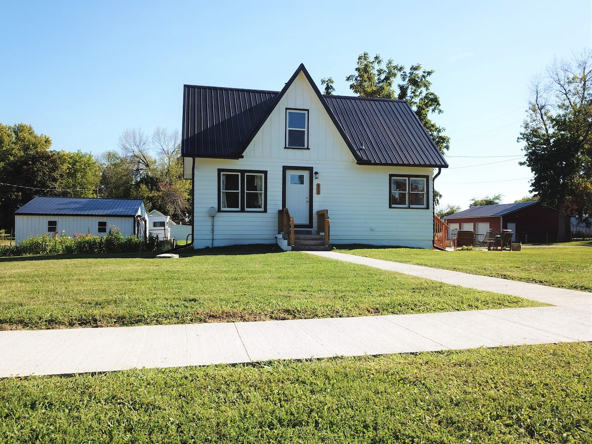 Cheerful 3 bedroom home in a quiet small town