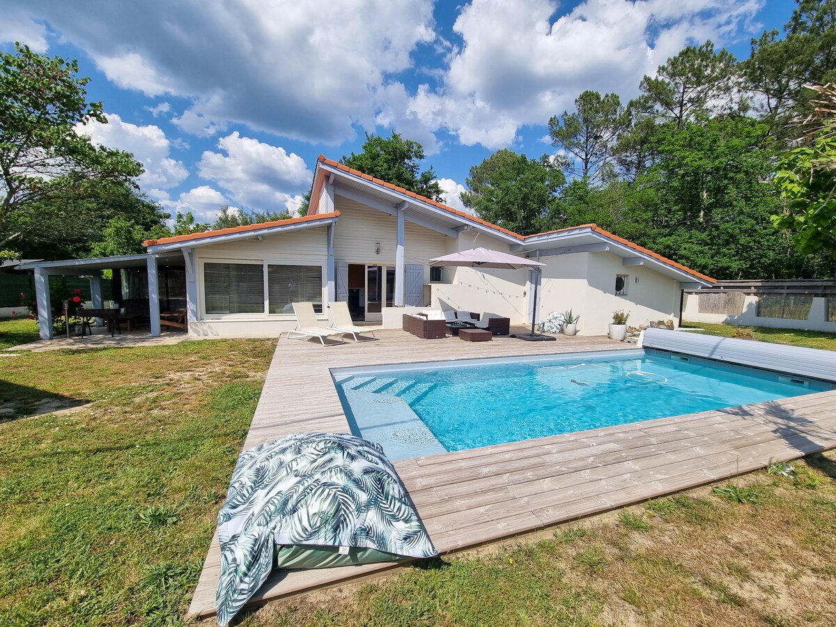 M-Villa de charme jacuzzi piscine chauffée forêt