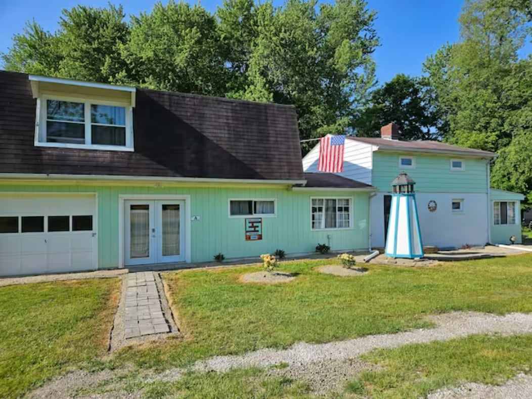 Country townhouse near lake with indoor hot tub.