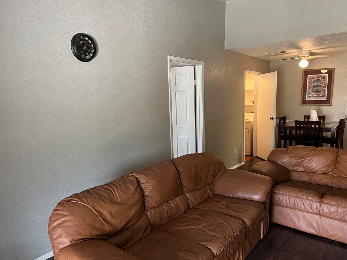 Lovely 2 bedroom with 2 baths &modern amenities#