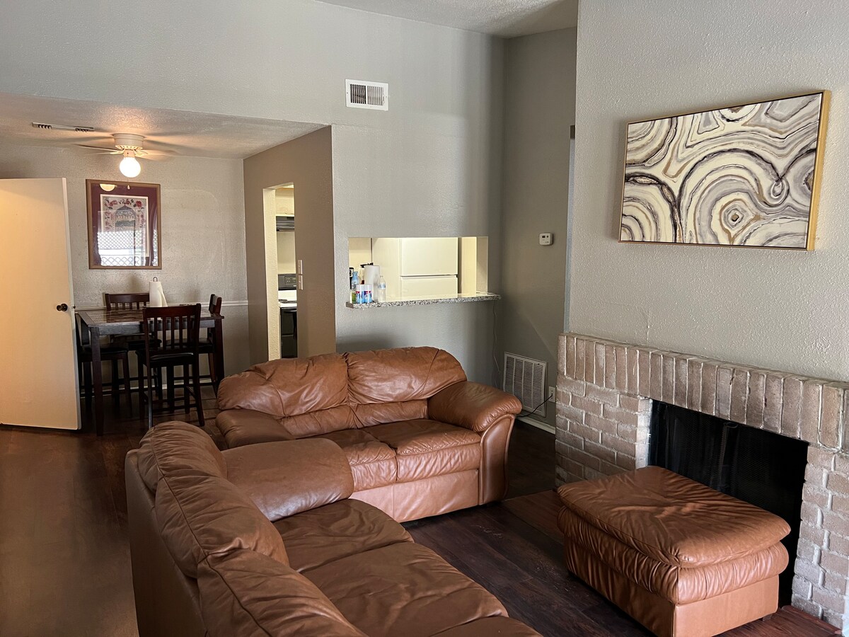 Lovely 2 bedroom with 2 baths &modern amenities#