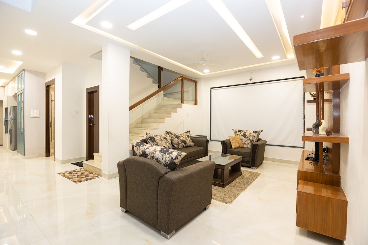 Family&PetFriendly 5BHK With Jacuzzi @BanjaraHills