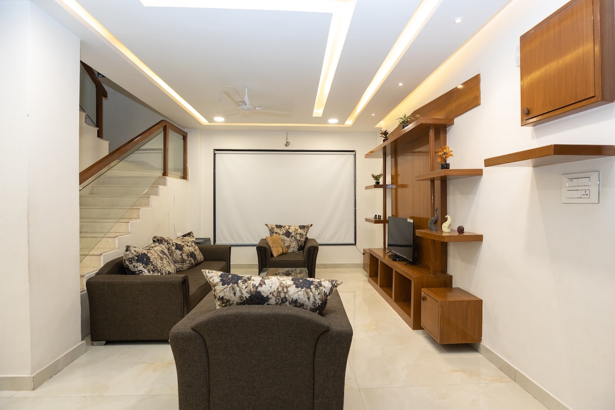 Family&PetFriendly 5BHK With Jacuzzi @BanjaraHills