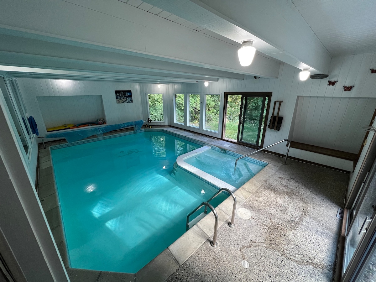 J.W. Resort Master Suite, Guest Room & Indoor Pool