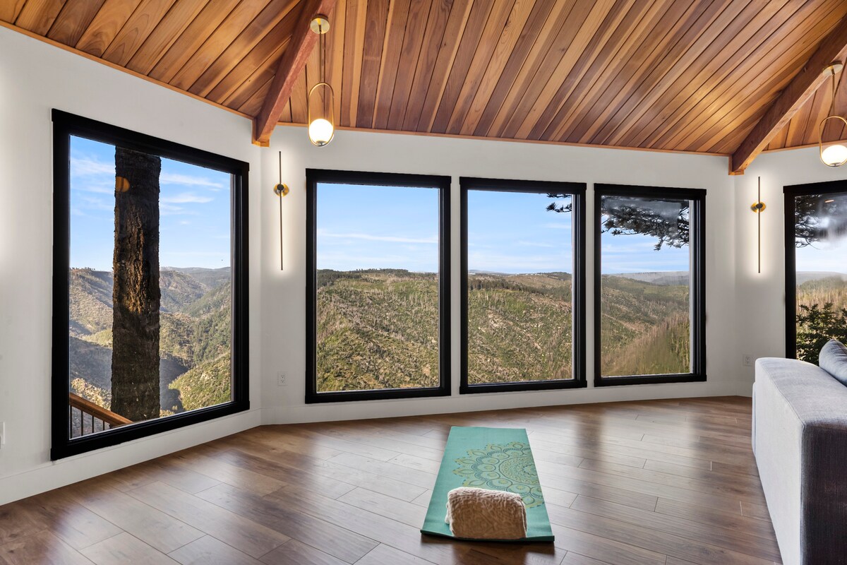 Mountain Chalet with a majestic view