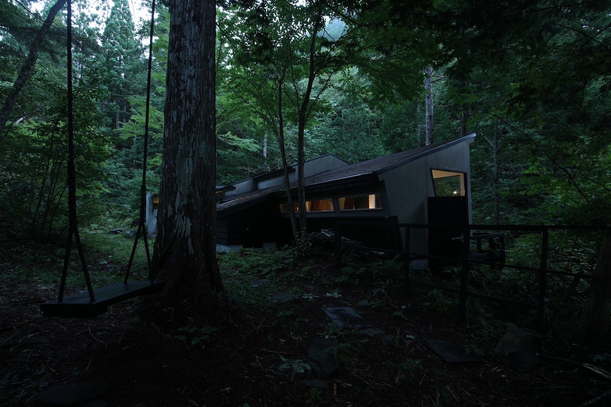 [瀑布大厦]在远离喧嚣的树林中的建筑师别墅度过美好时光。完全私密的Hida Takayama出租客栈