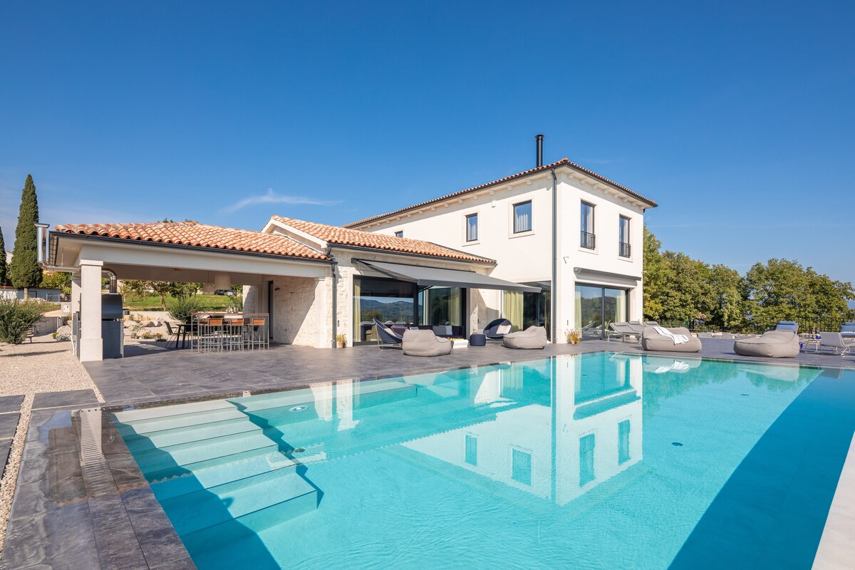 4 - bedroom villa with pool and tennis court