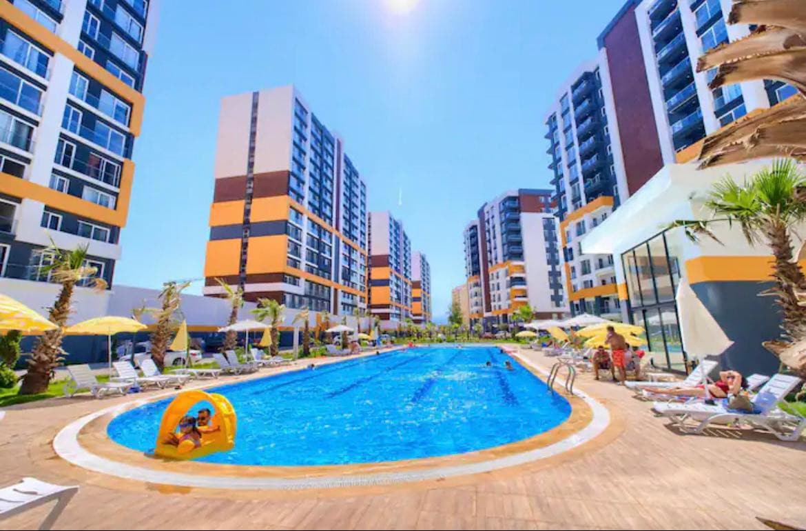 位于安塔利亚（ Antalya ）的豪华2 +1公寓，带泳池