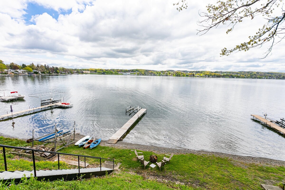 New & Renovated Luxe Waterfront Bungalow on Keuka