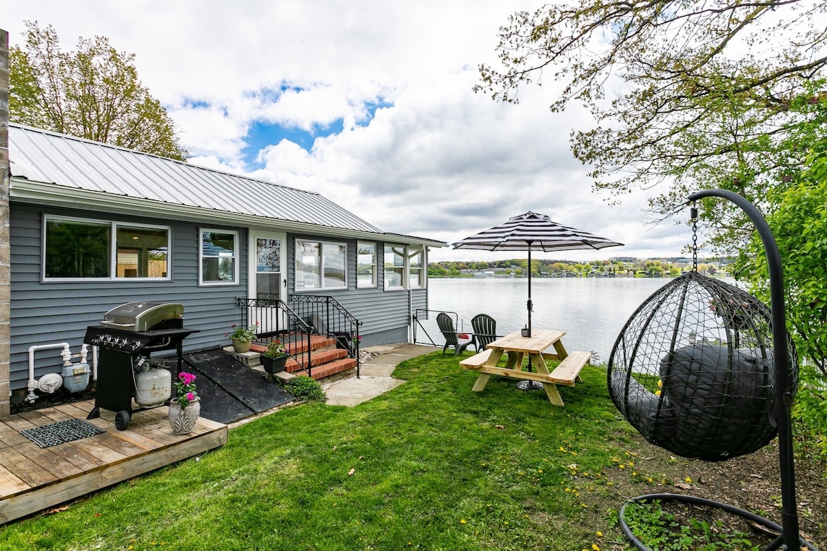 New & Renovated Luxe Waterfront Bungalow on Keuka