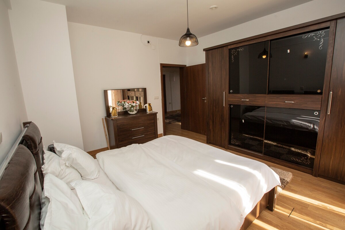 3-bedroom apartment
Transport&breakfast included