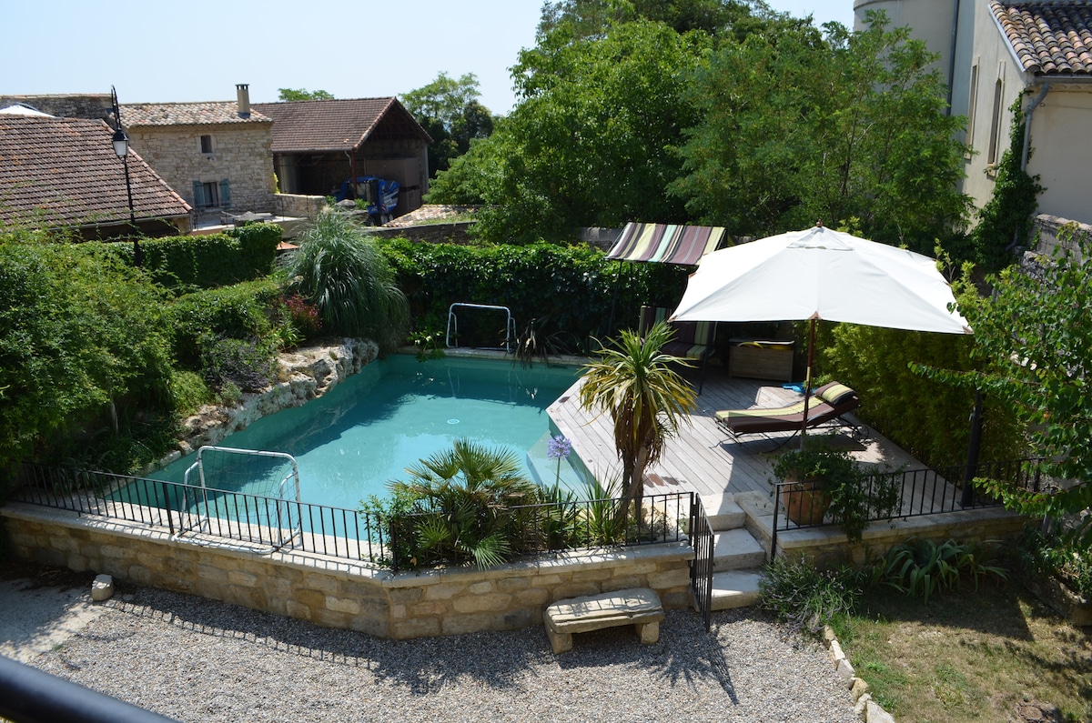 mas en pierre 18ème piscine plein sud proche uzès