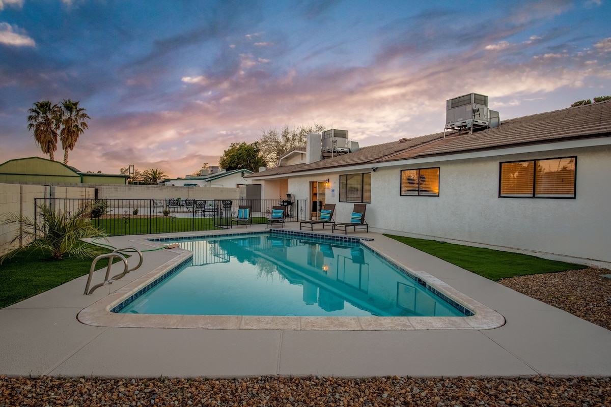 Pool & Games at New 4BR Modern Oasis Retreat