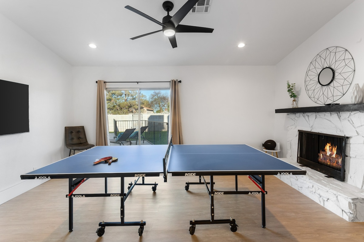 Pool & Games at New 4BR Modern Oasis Retreat