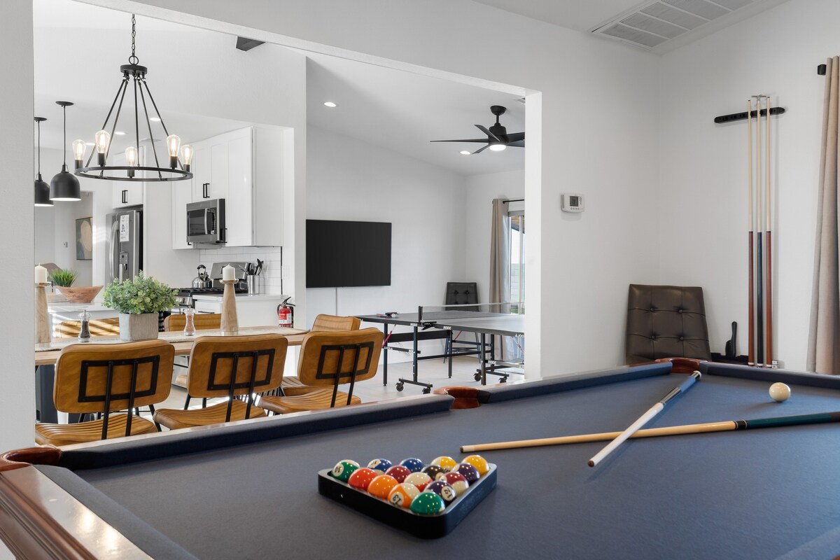 Pool & Games at New 4BR Modern Oasis Retreat