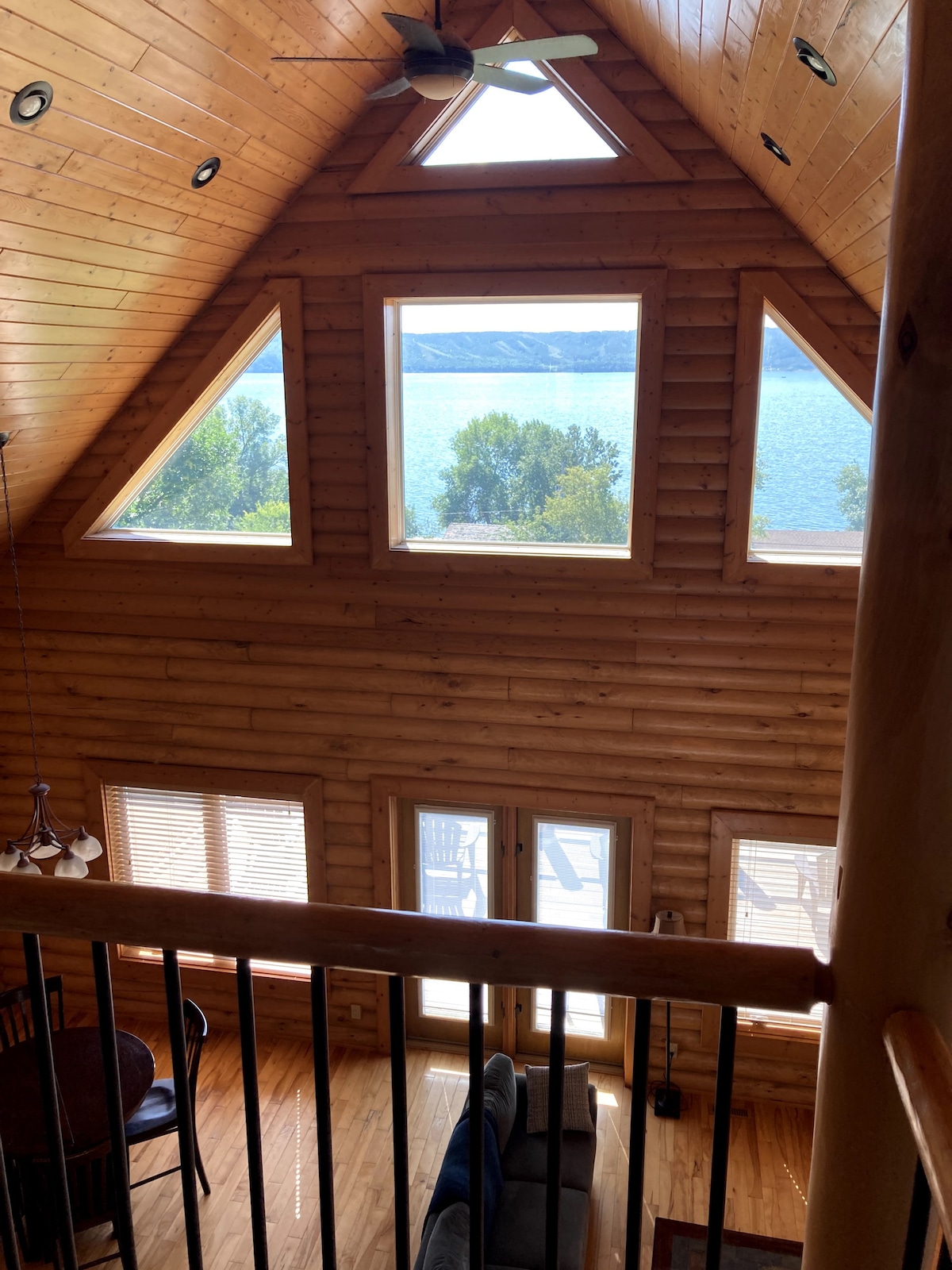 One of a Kind Log Cabin Over Looking the Lake