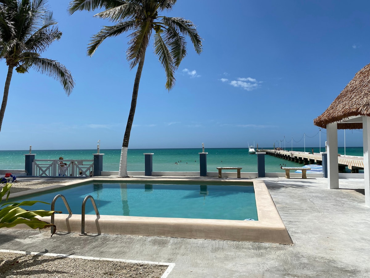 Lovely beachfront condo with pool and A/C - 2 beds