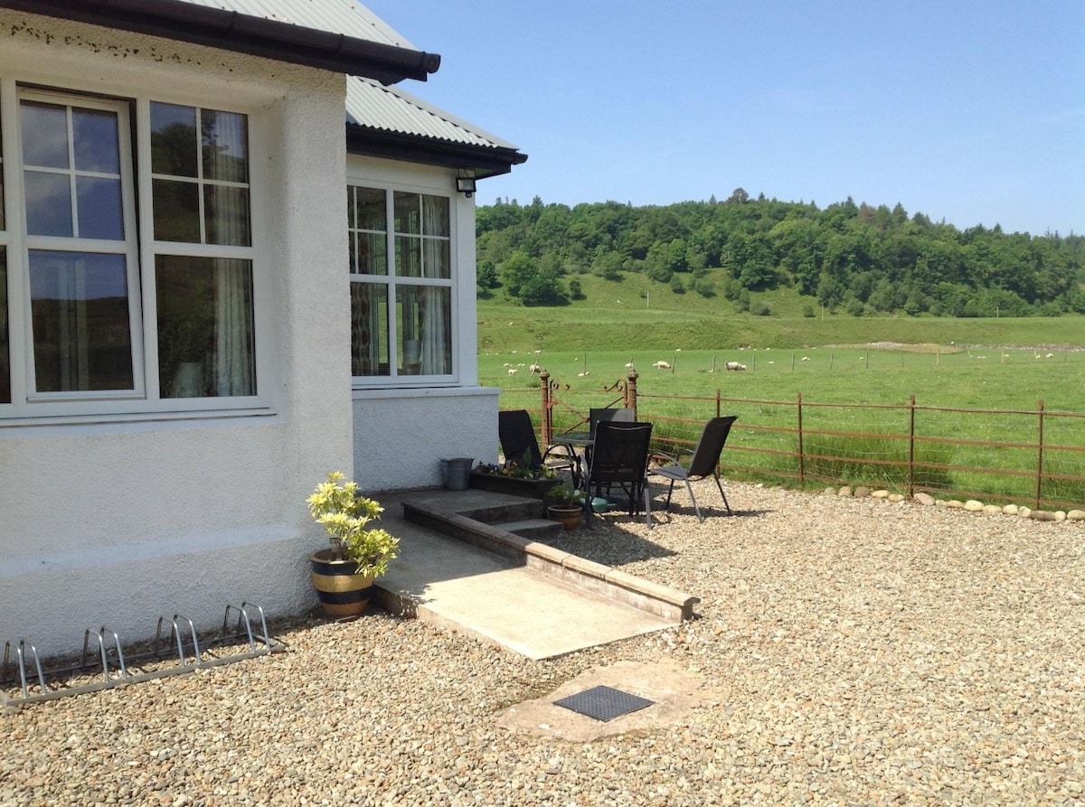 Siskin Cottage nestled in Kilmartin Glen