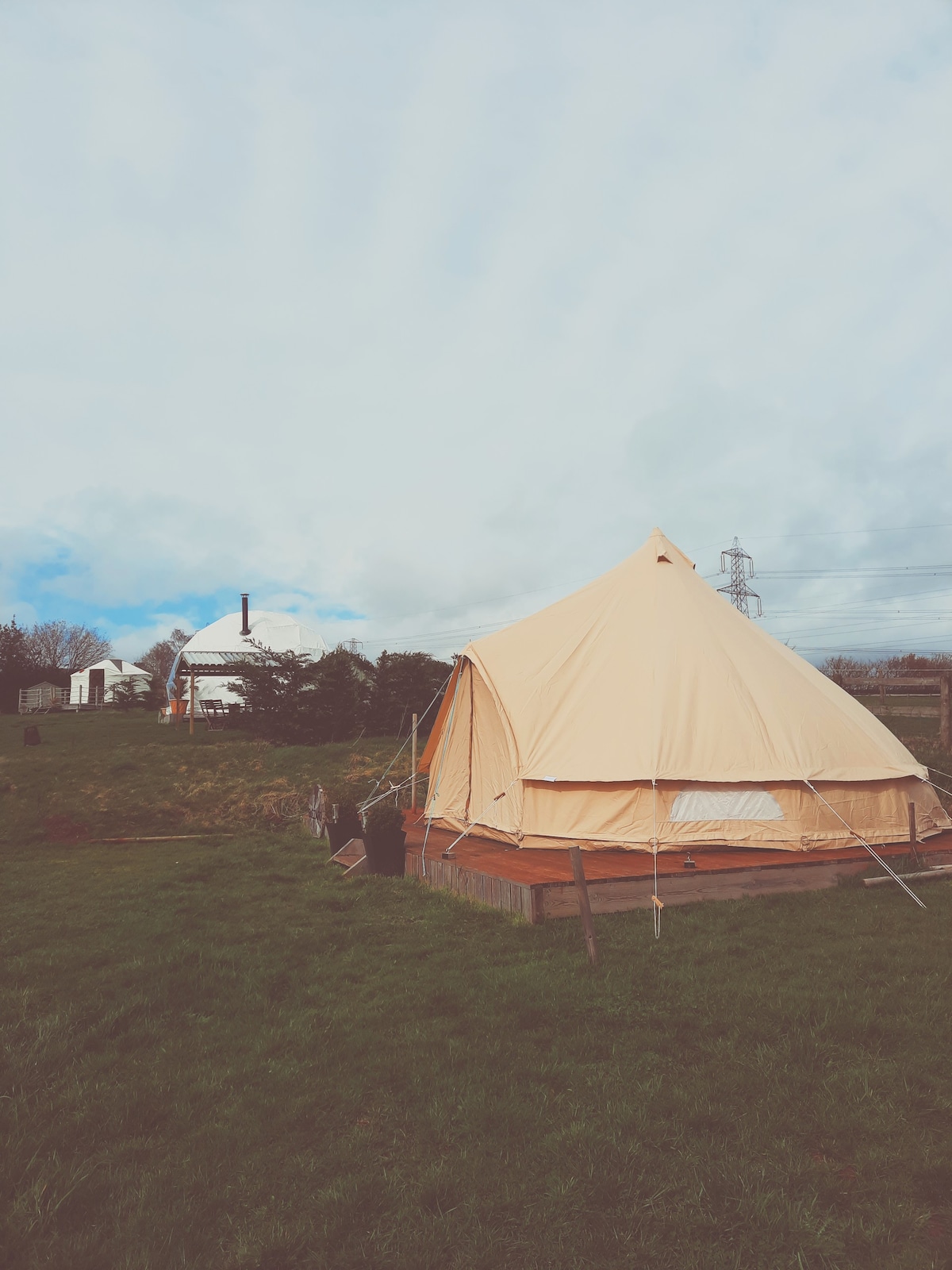 Cosy Bell Tent - Double Bed - Fire Pit - Robin
