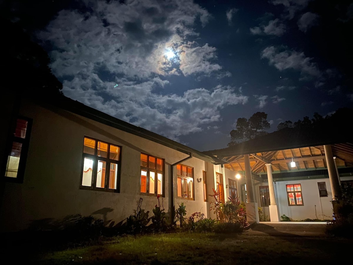 Mountain villa with pool near Kandy